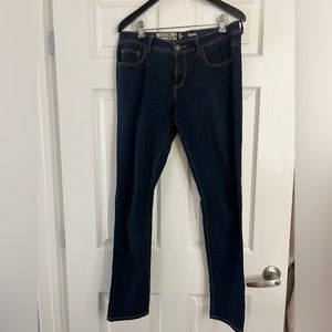 dark wash skinny jean